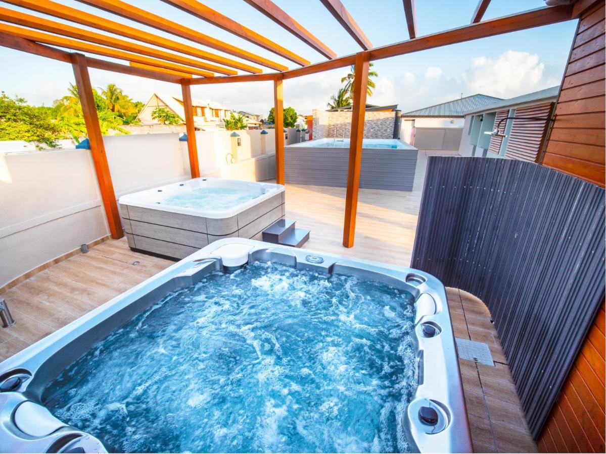 Evasion En Plein Coeur De La Ville T2 Jacuzzis Sauna Et Piscine Au Centre De Port-Louis Esterno foto